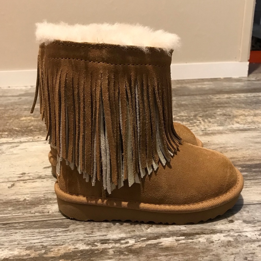 TODDLER FRINGE UGGS!